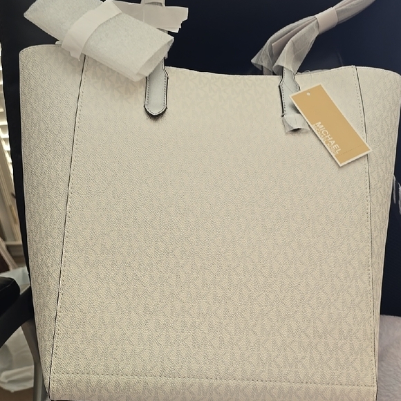 Michael Kors White With Silver Tote Bag - Picture 3 of 9